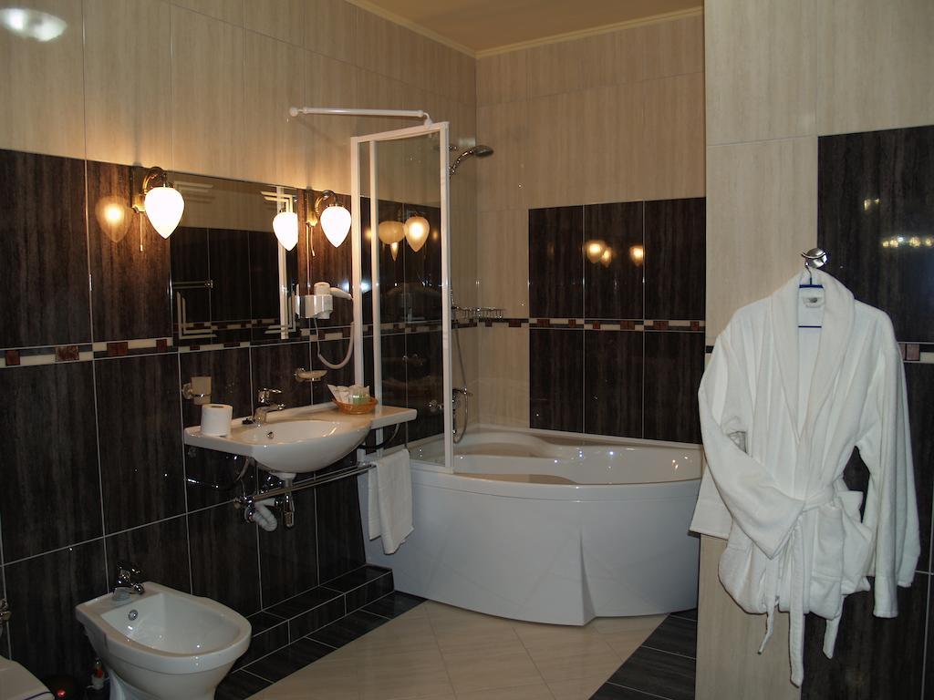 Atrium Hotel Ivano-Frankivsk Pokoj fotografie